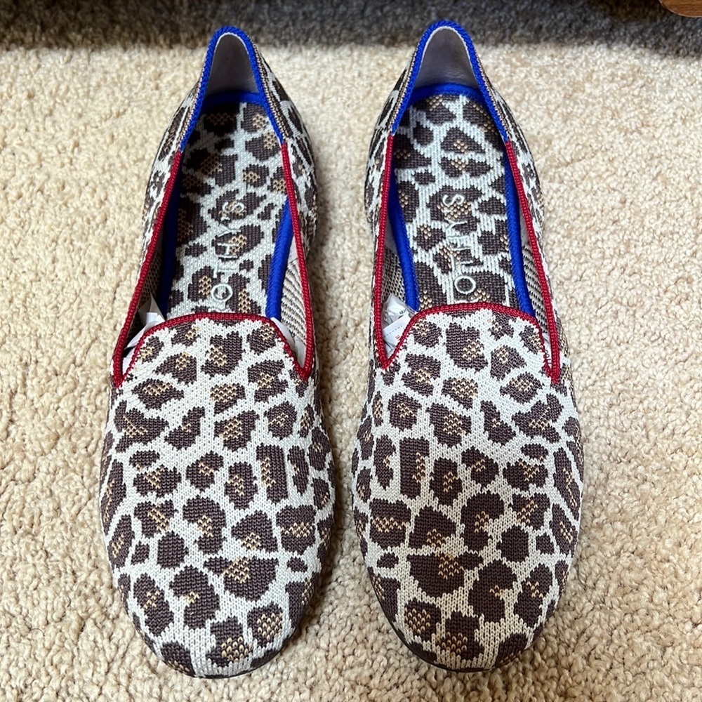 Rothys SZ 9, mocha leopard spots round toe loafers.